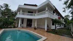 8bdrm House in Mbezibeach for sale