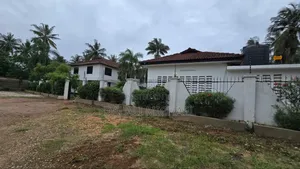 8bdrm House in Mbezibeach for sale