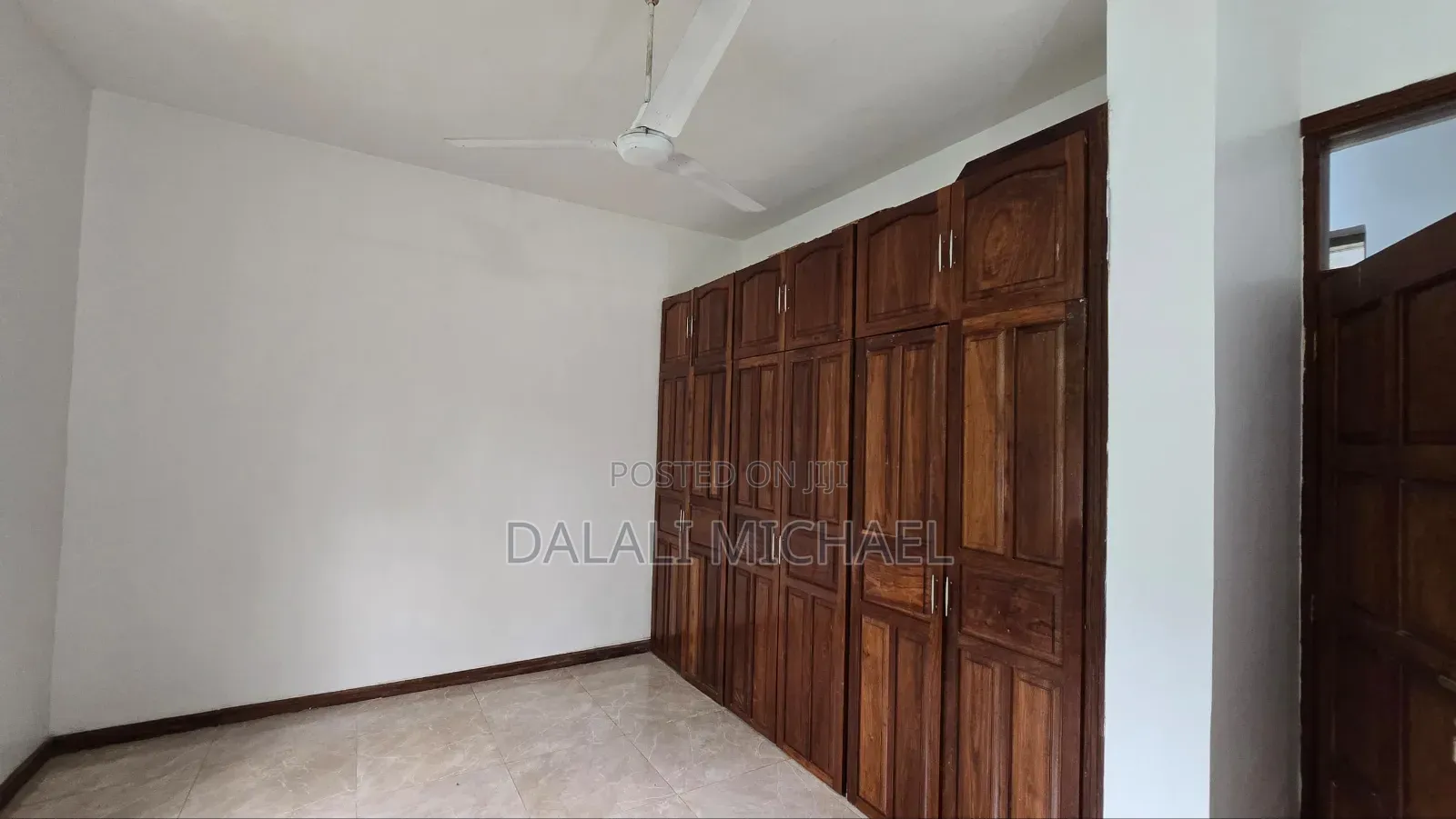 8bdrm House in Mbezibeach for sale