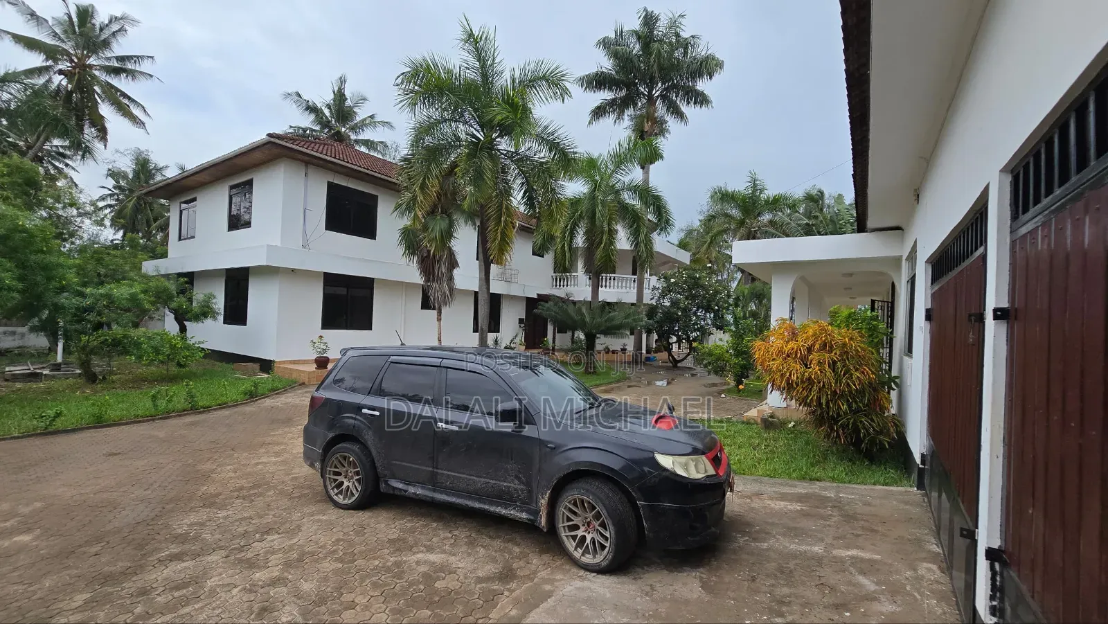 8bdrm House in Mbezibeach for sale
