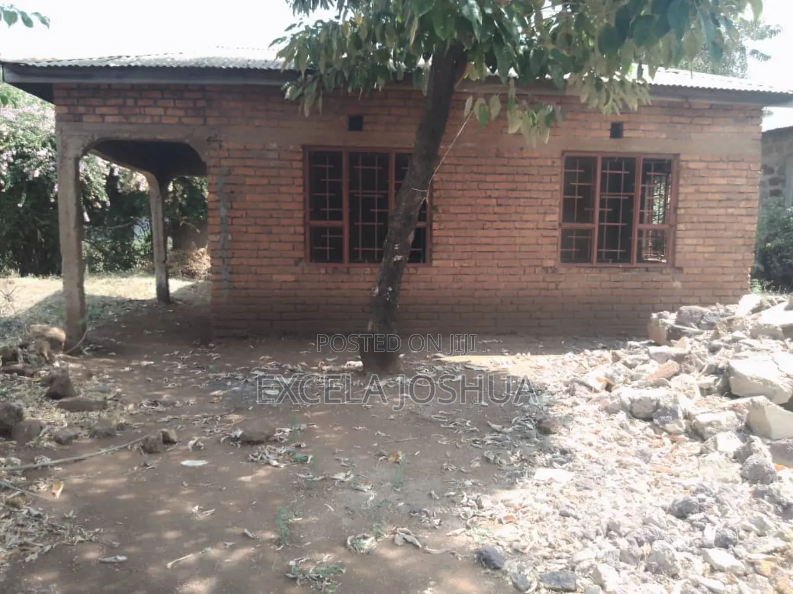 Kiwanja Cha Pili Toka Main Road Kinauzwa Himo Moshi