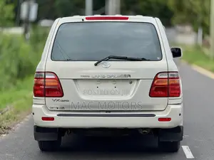 Toyota Land Cruiser 2001 White