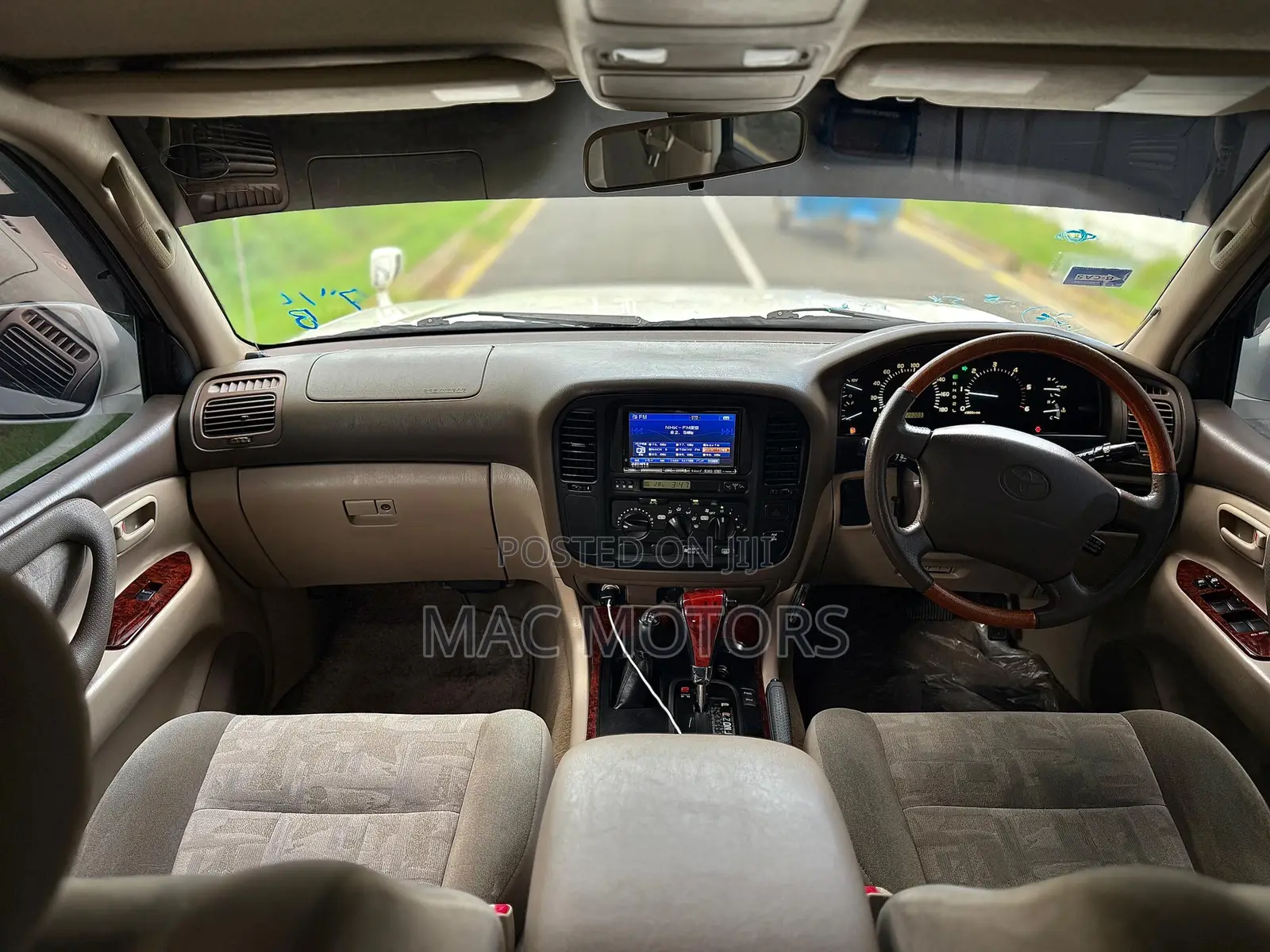 Toyota Land Cruiser 2001 White