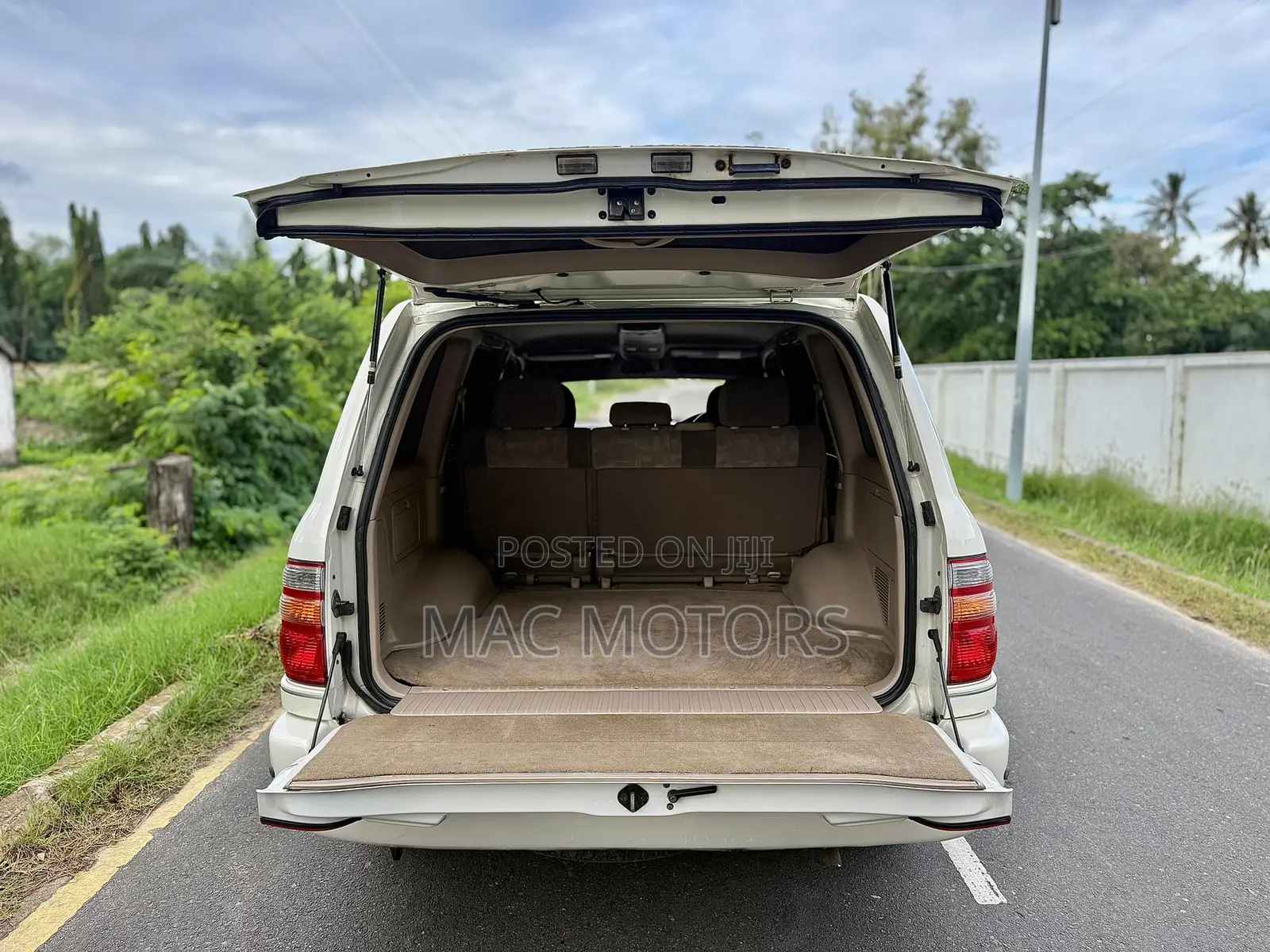 Toyota Land Cruiser 2001 White