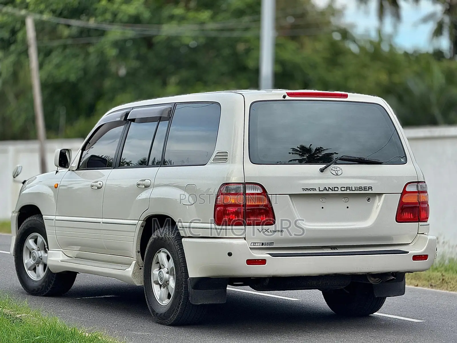 Toyota Land Cruiser 2001 White