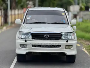Toyota Land Cruiser 2001 White