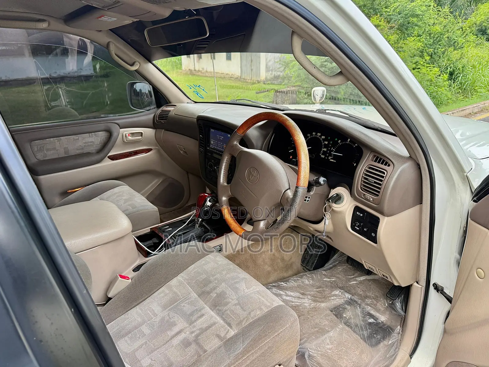 Toyota Land Cruiser 2001 White