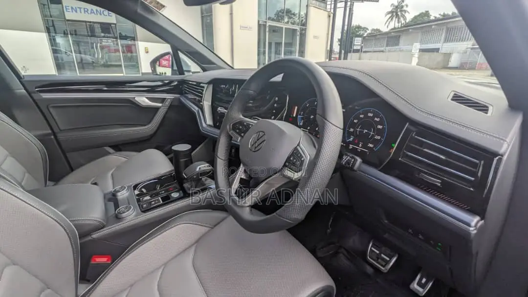 Volkswagen Touareg 2023 Silver