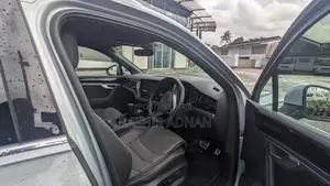 Volkswagen Touareg 2023 Silver