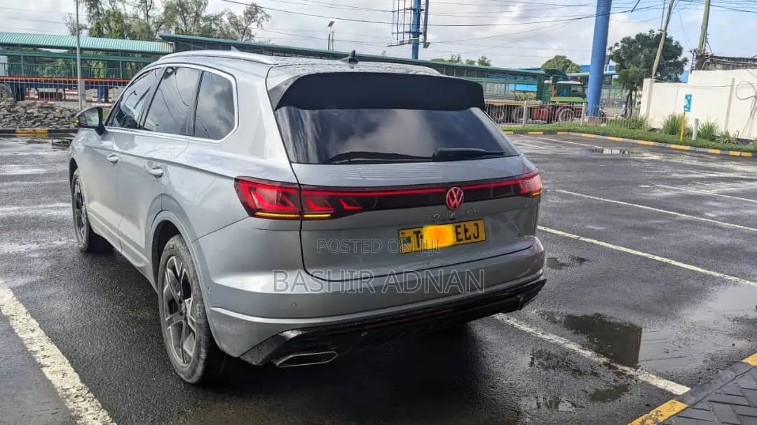 Volkswagen Touareg 2023 Silver