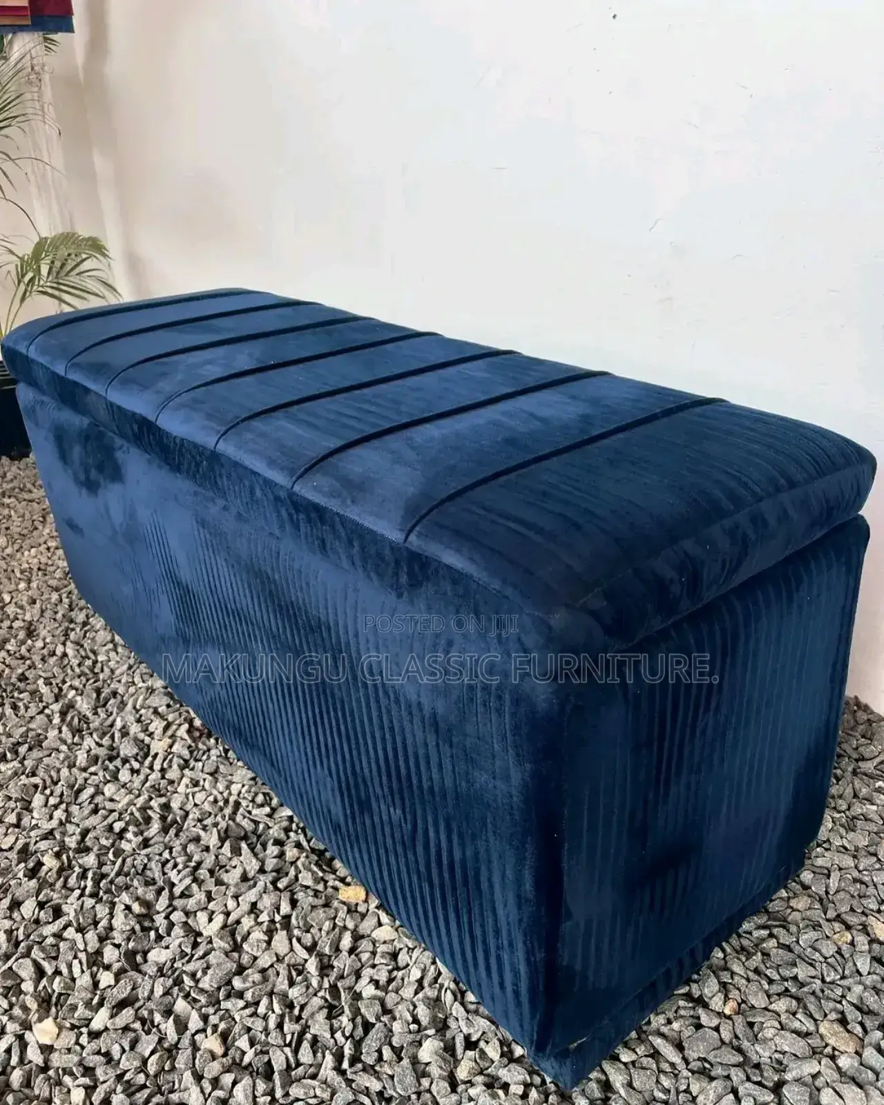 Bench La Kuwekea Nguo/ Side Bed