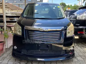 Toyota Noah 2.0 143hp AWD (7 Seater) 2008 Black
