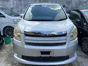 Toyota Noah 2.0 143hp AWD (8 Seater) 2008 Silver