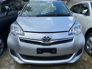 Toyota Ractis 1.5 FWD 2012 Silver