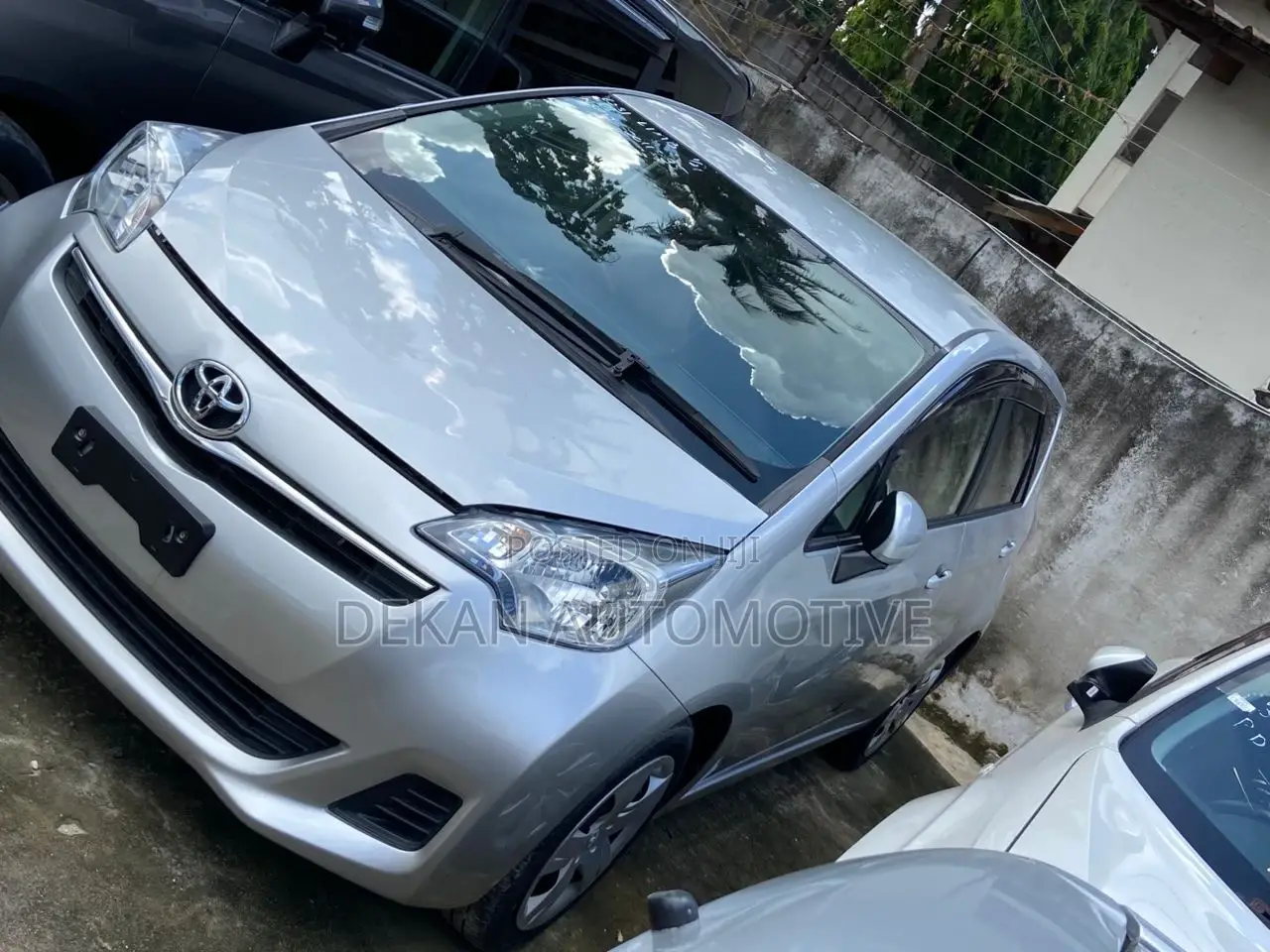 Toyota Ractis 1.5 FWD 2012 Silver