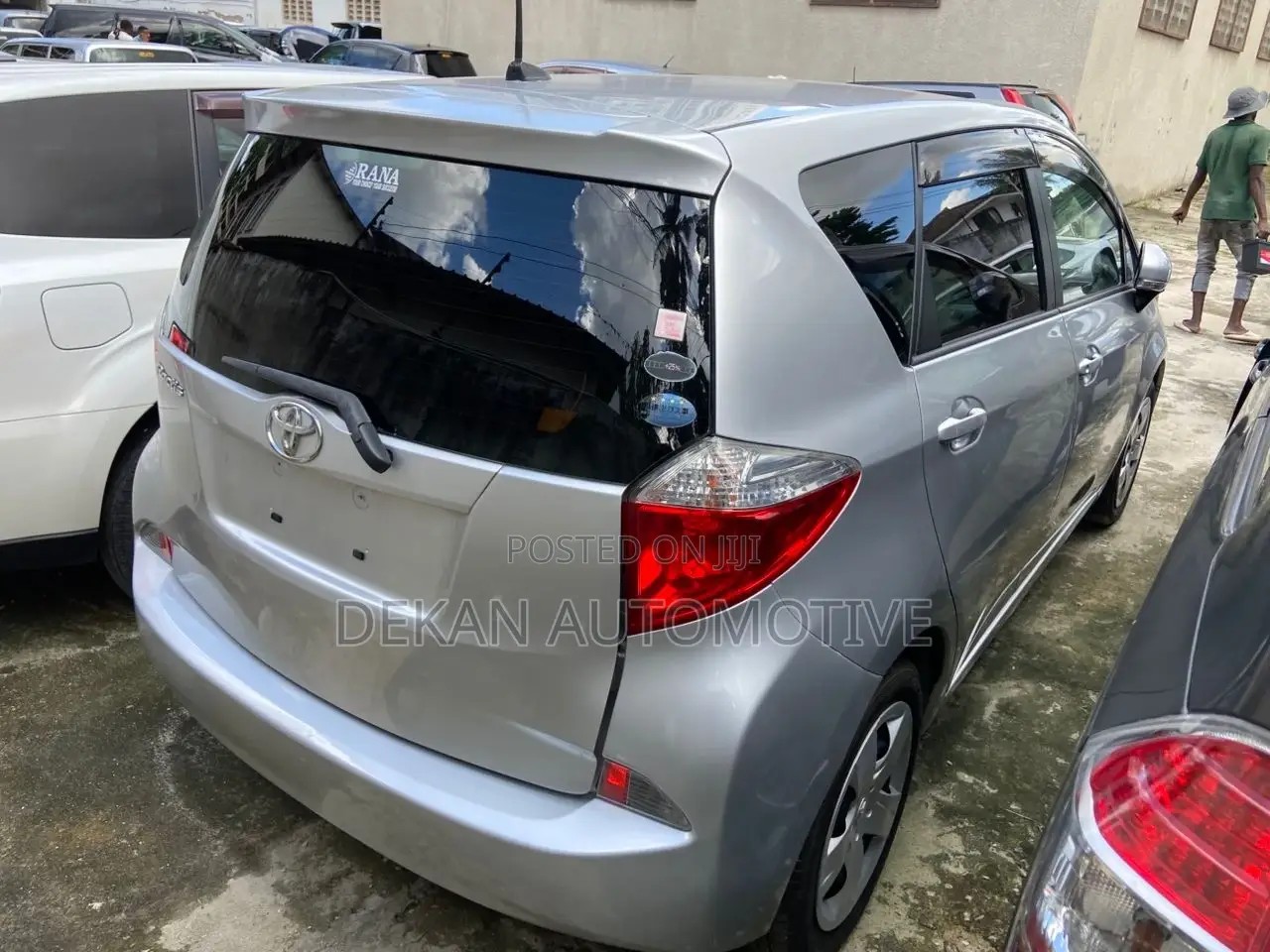 Toyota Ractis 1.5 FWD 2012 Silver