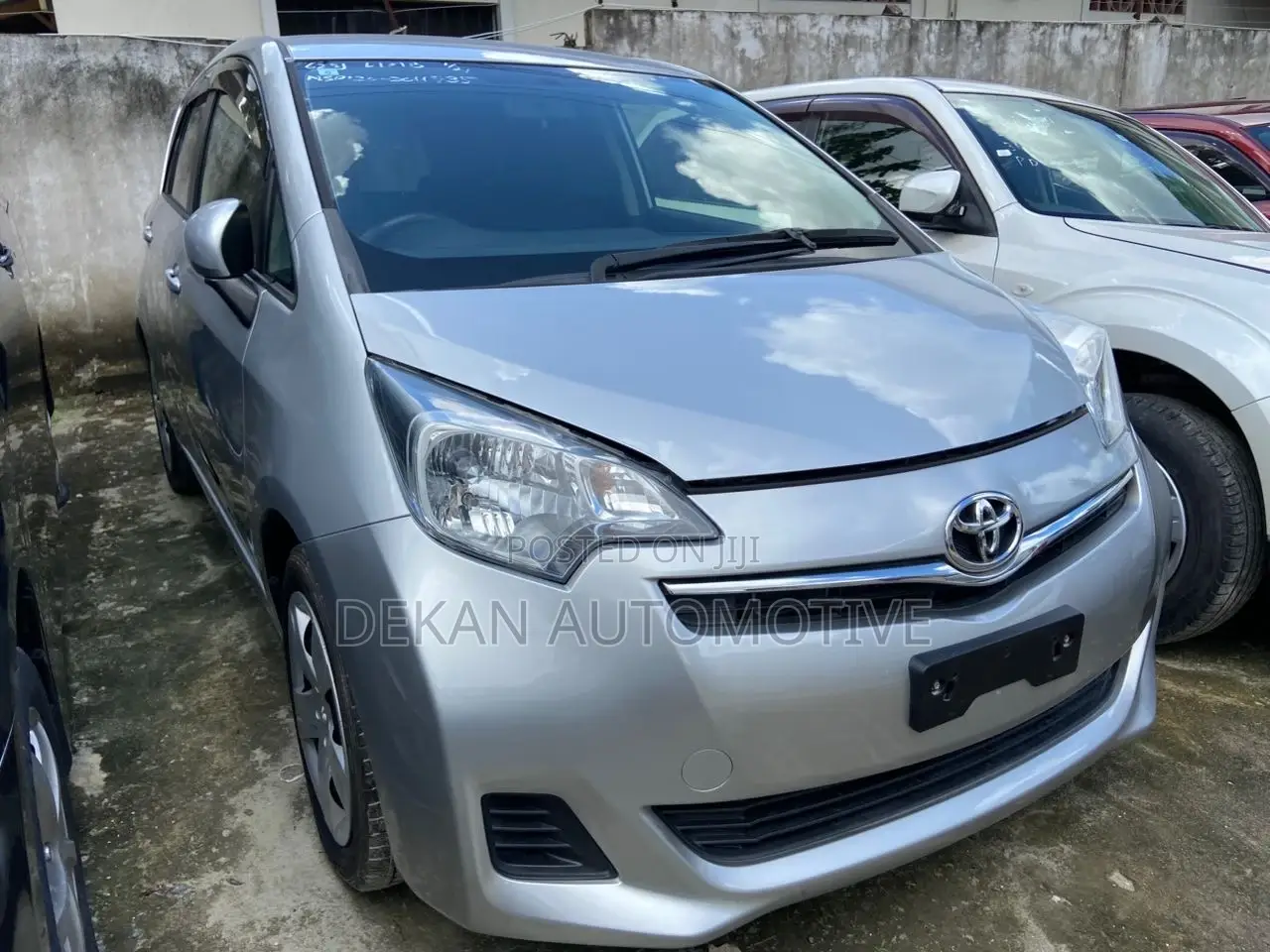 Toyota Ractis 1.5 FWD 2012 Silver