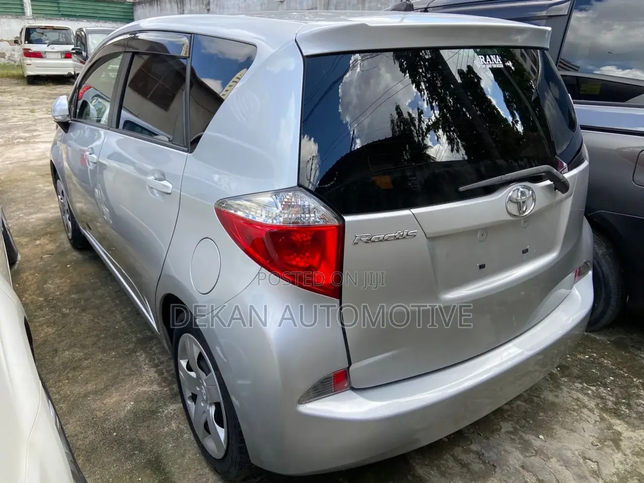 Toyota Ractis 1.5 FWD 2012 Silver