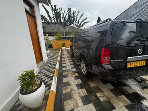 Nissan Pathfinder 2009 Black