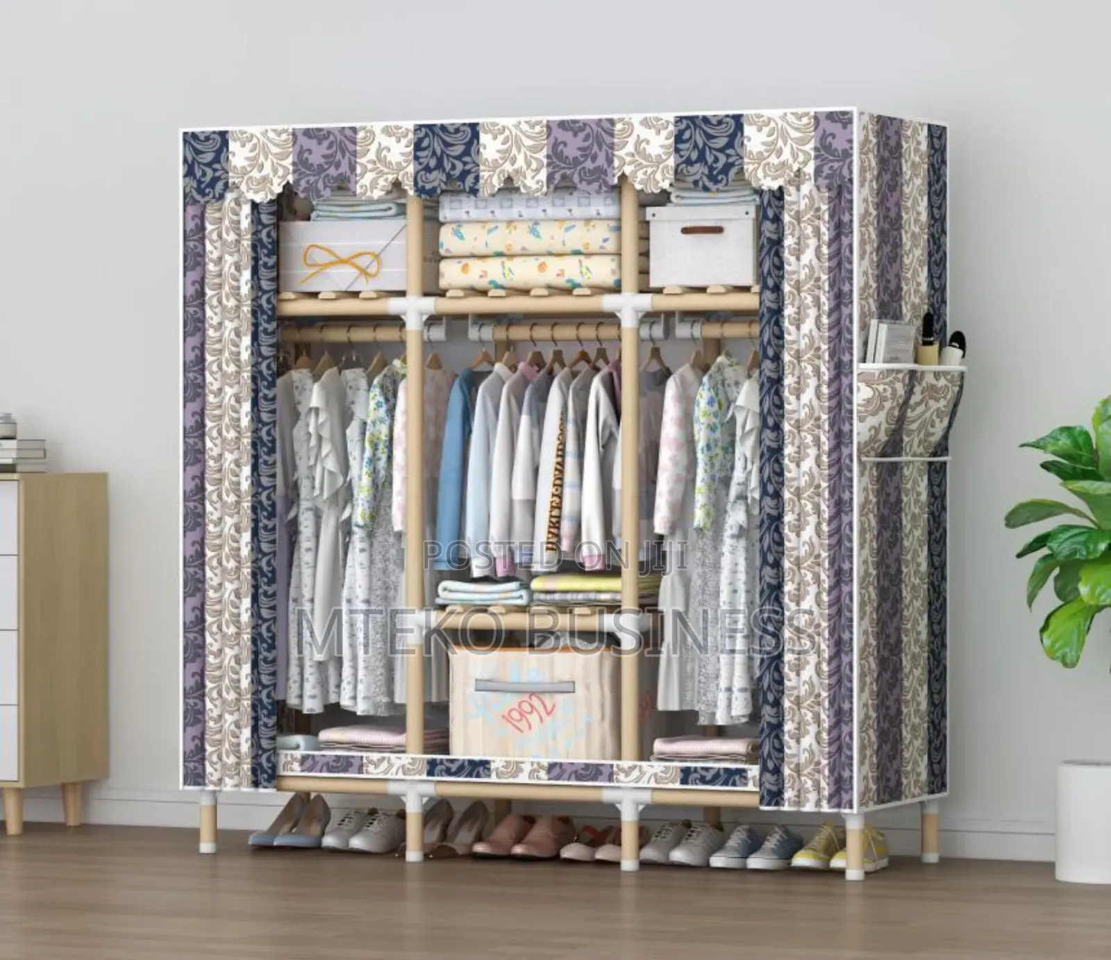 Wardrobe Wood TSH 90,000