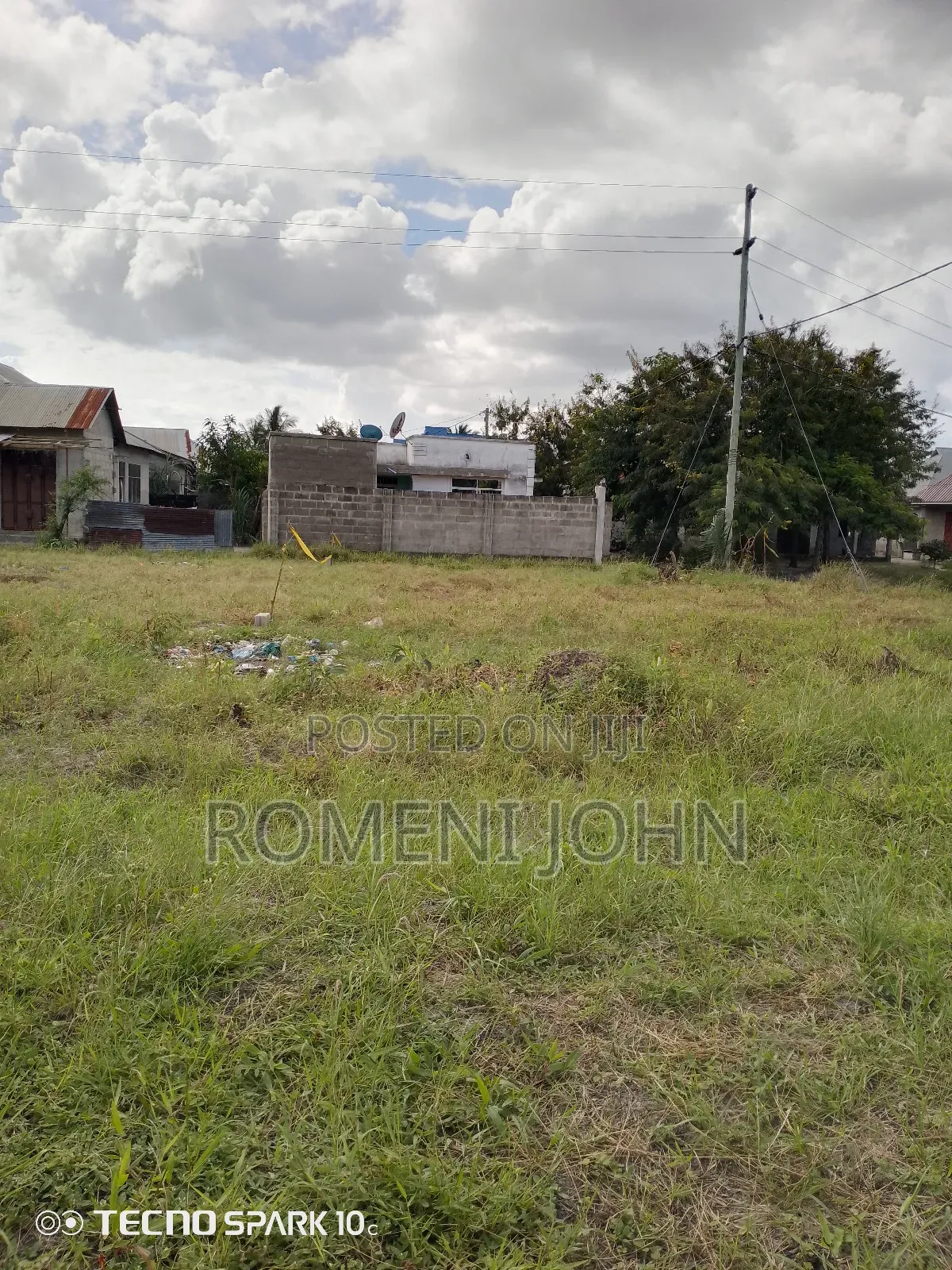 Kiwanja Mita Sqmita 200 Kinauzwa Miln 4.8 Ukonga Bombambili.