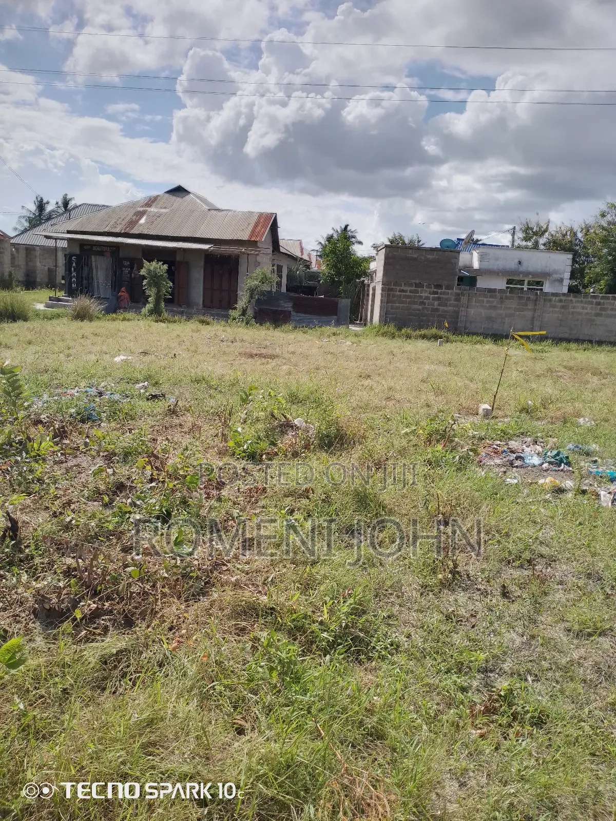 Kiwanja Mita Sqmita 200 Kinauzwa Miln 4.8 Ukonga Bombambili.