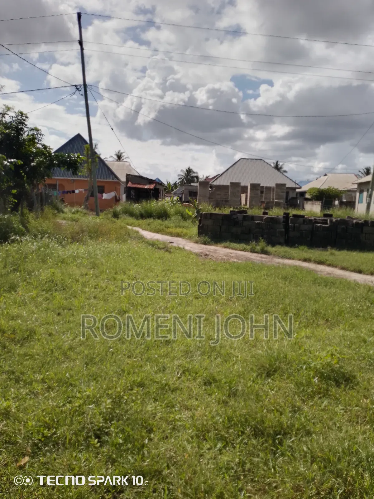 Kiwanja Mita Sqmita 200 Kinauzwa Miln 4.8 Ukonga Bombambili.