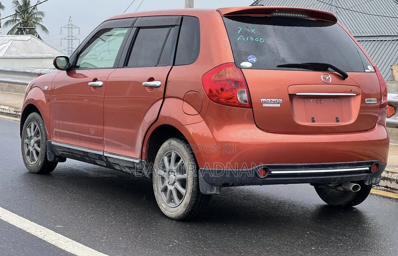 Mazda Verisa 2009 Orange