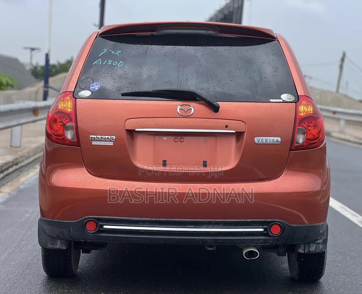 Mazda Verisa 2009 Orange