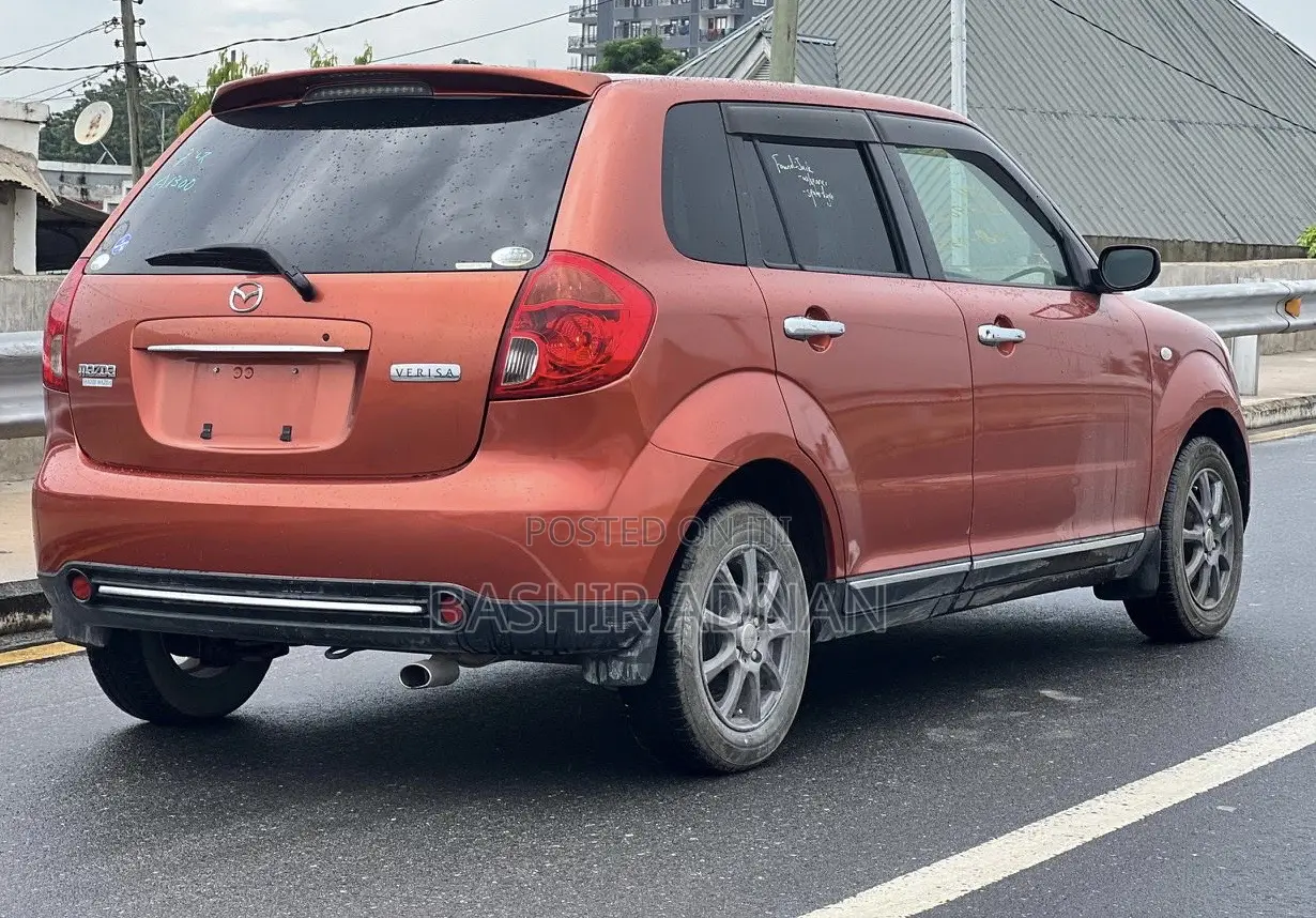 Mazda Verisa 2009 Orange