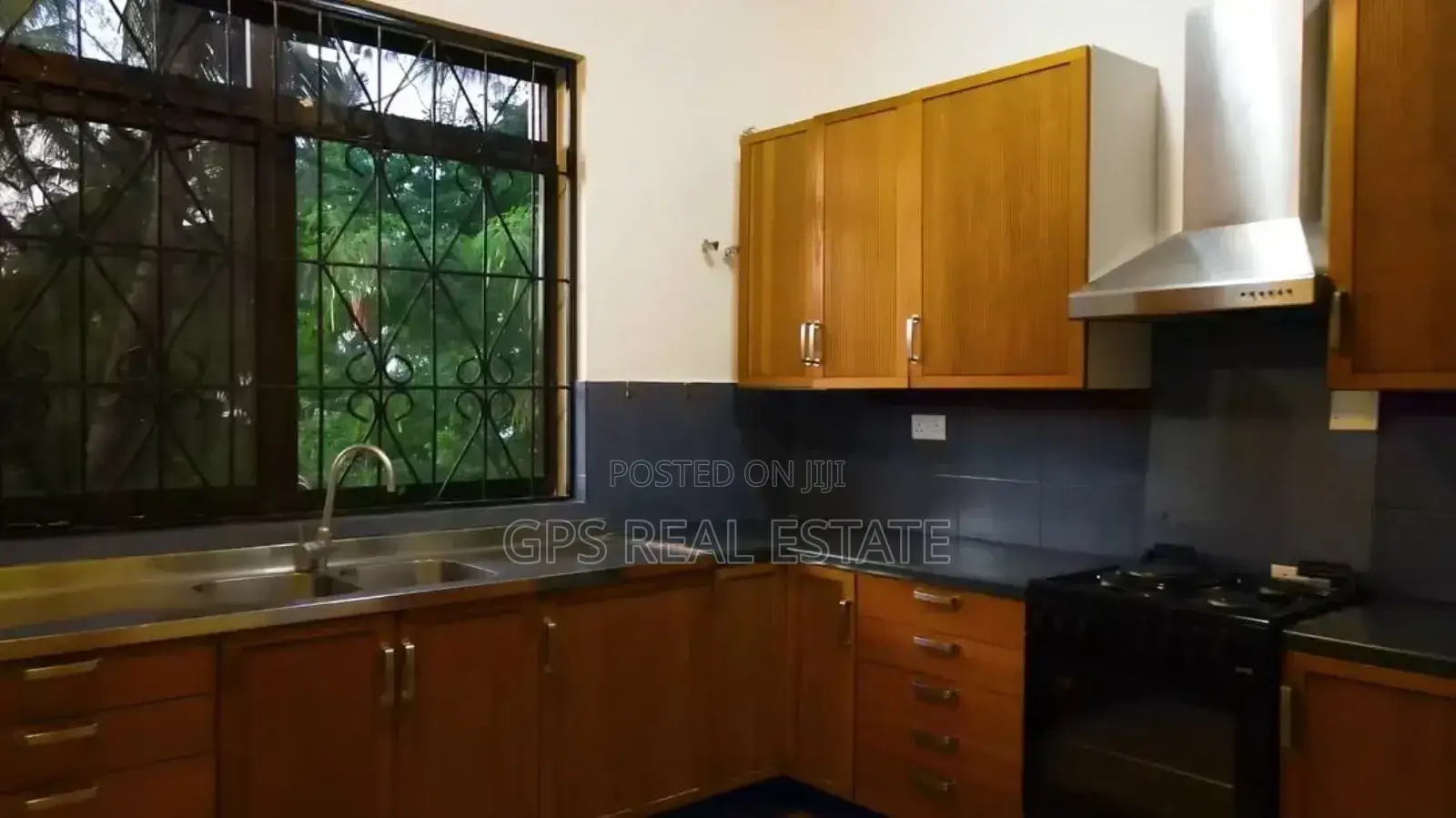 8bdrm House in Mbezi Beach, Kinondoni for sale