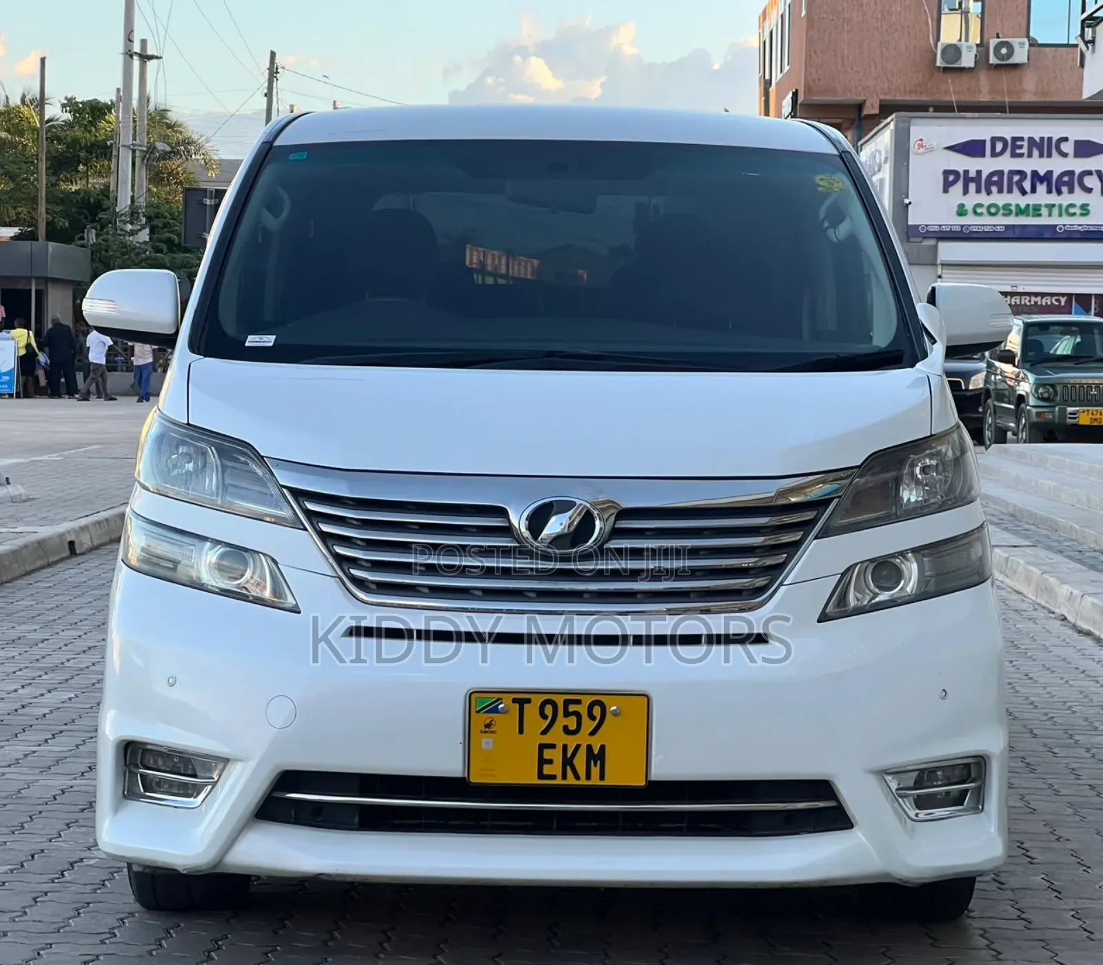 Toyota Vellfire 2011 White