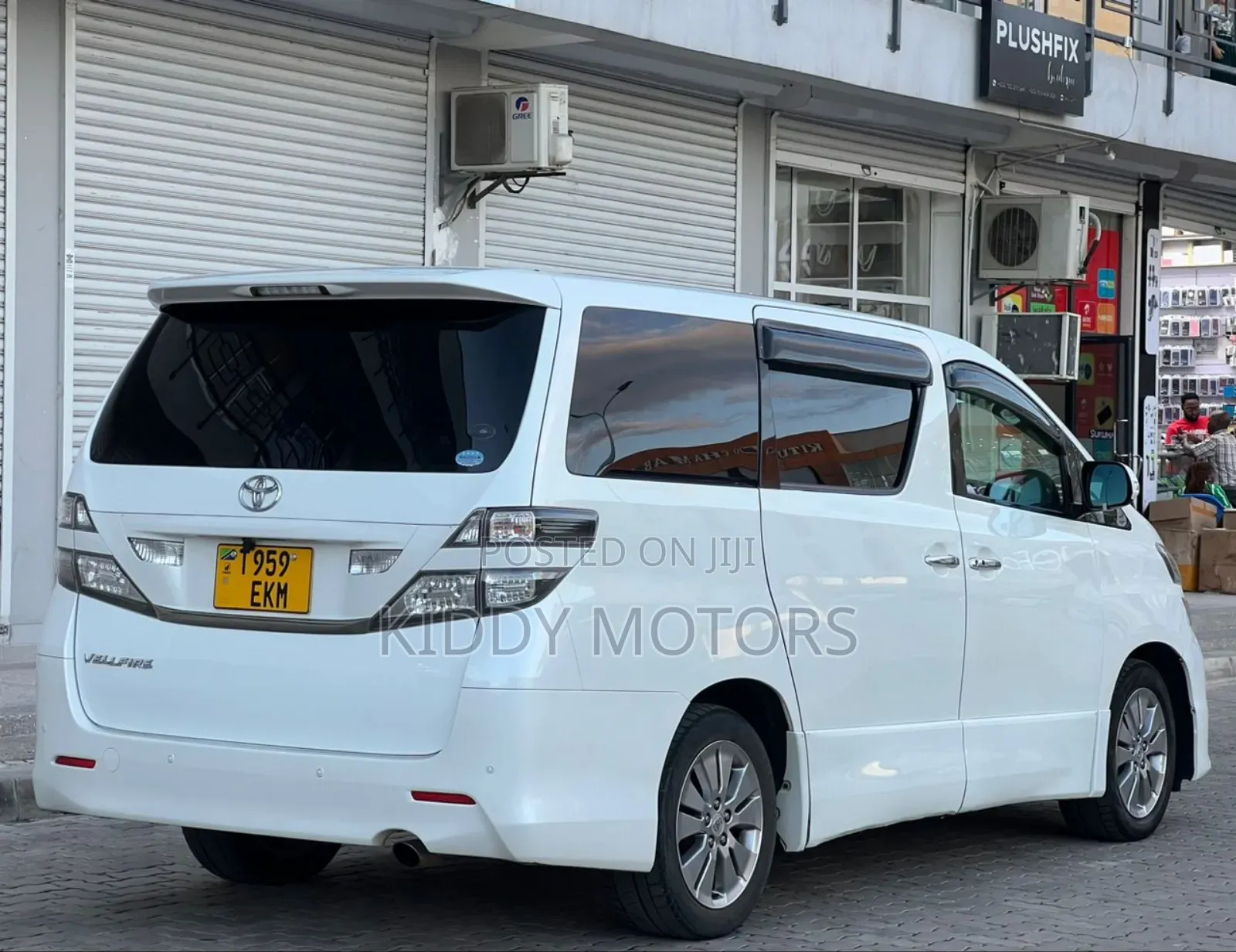 Toyota Vellfire 2011 White