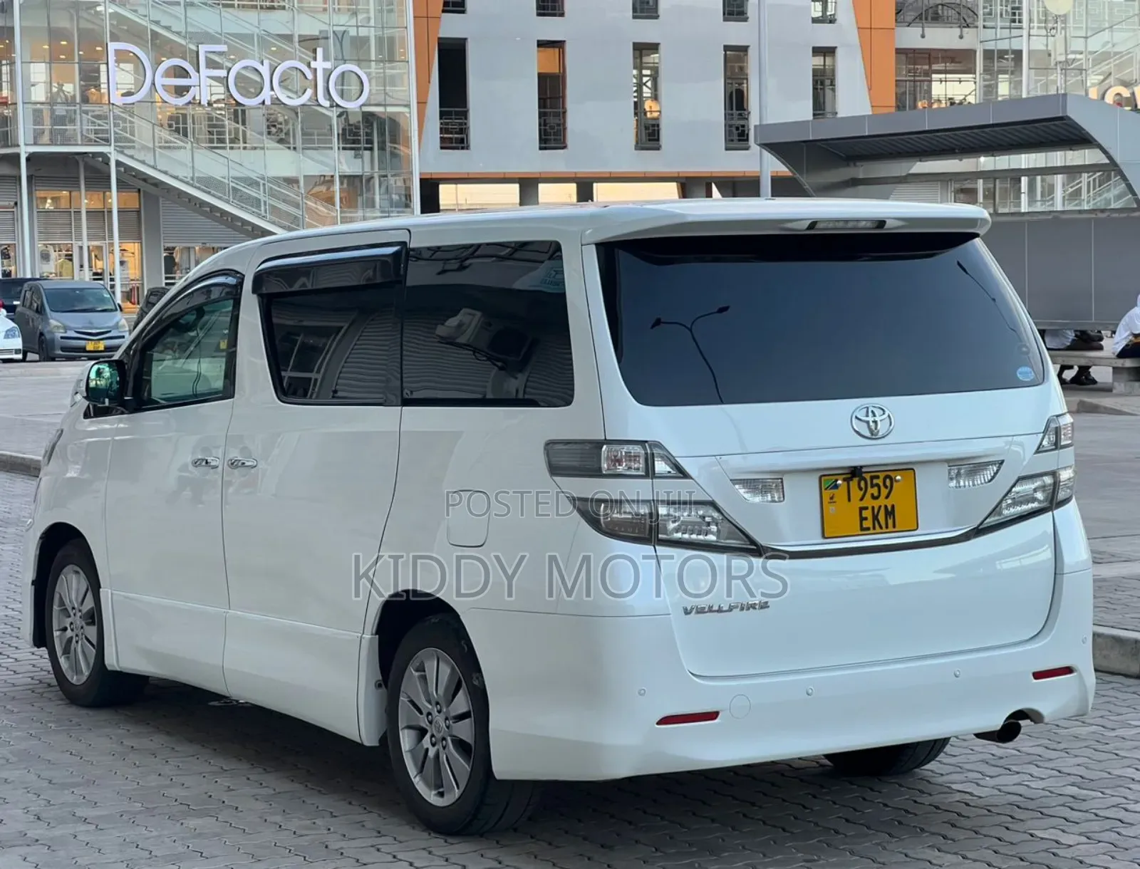 Toyota Vellfire 2011 White