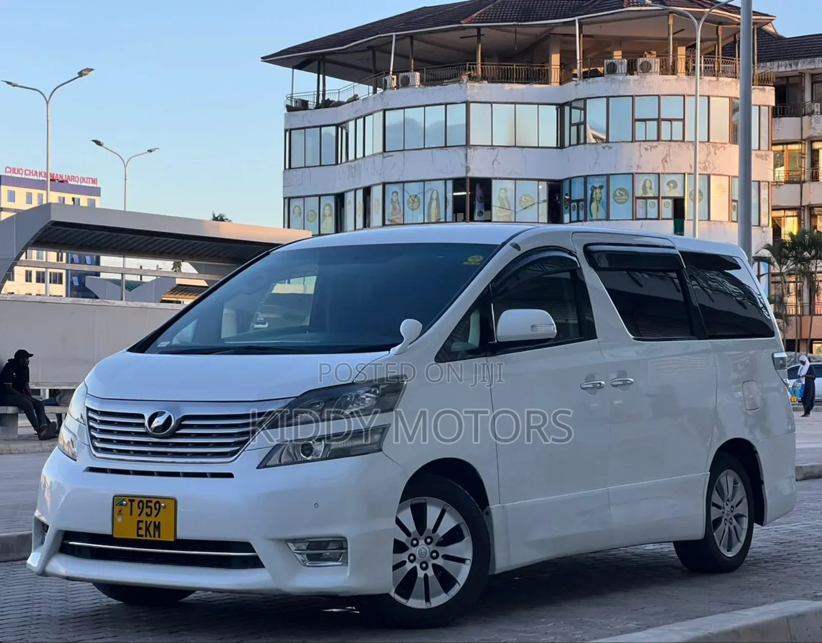 Toyota Vellfire 2011 White