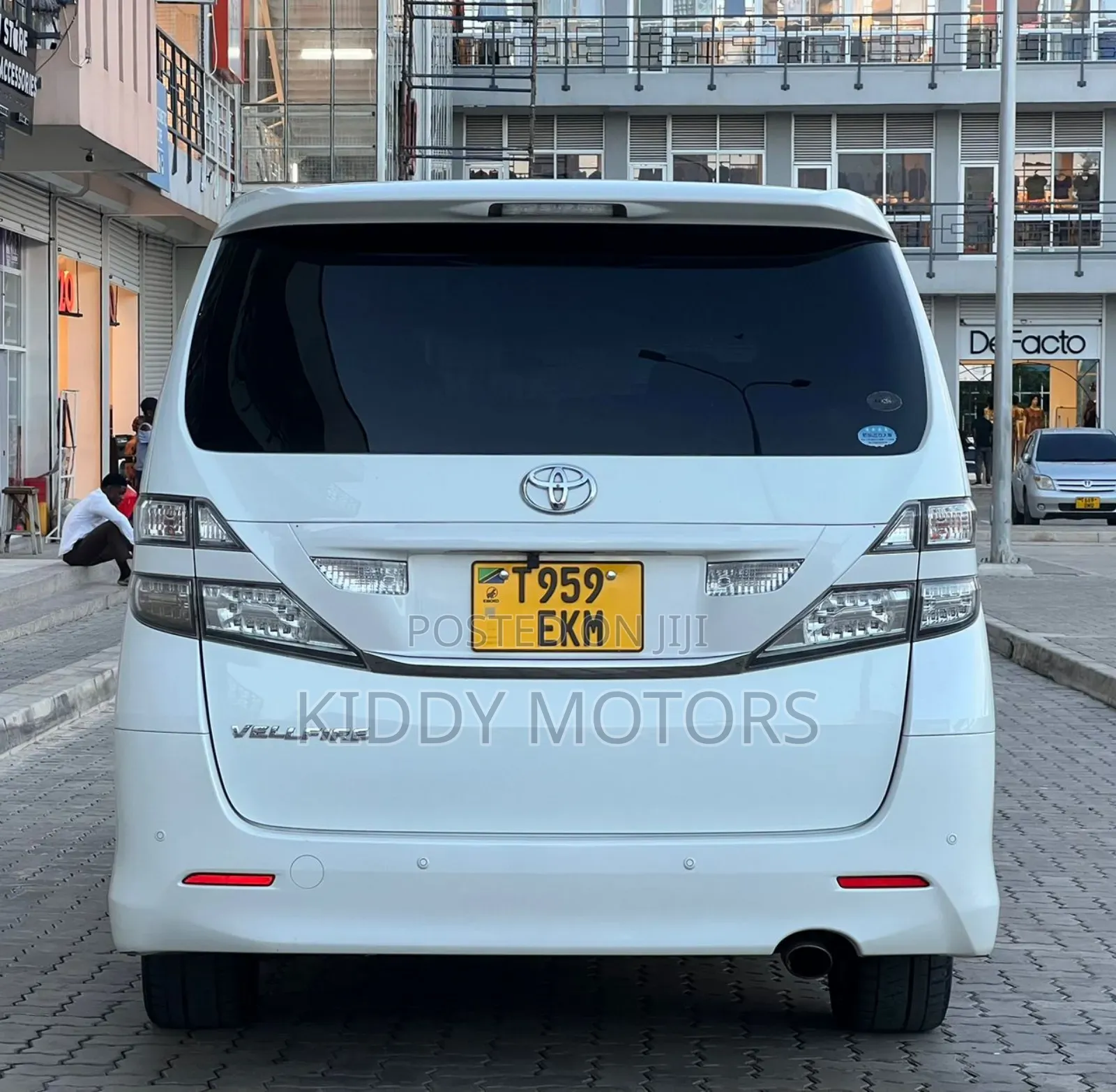 Toyota Vellfire 2011 White