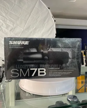 Shure Sm7b Microphone for Professional Audio Applications