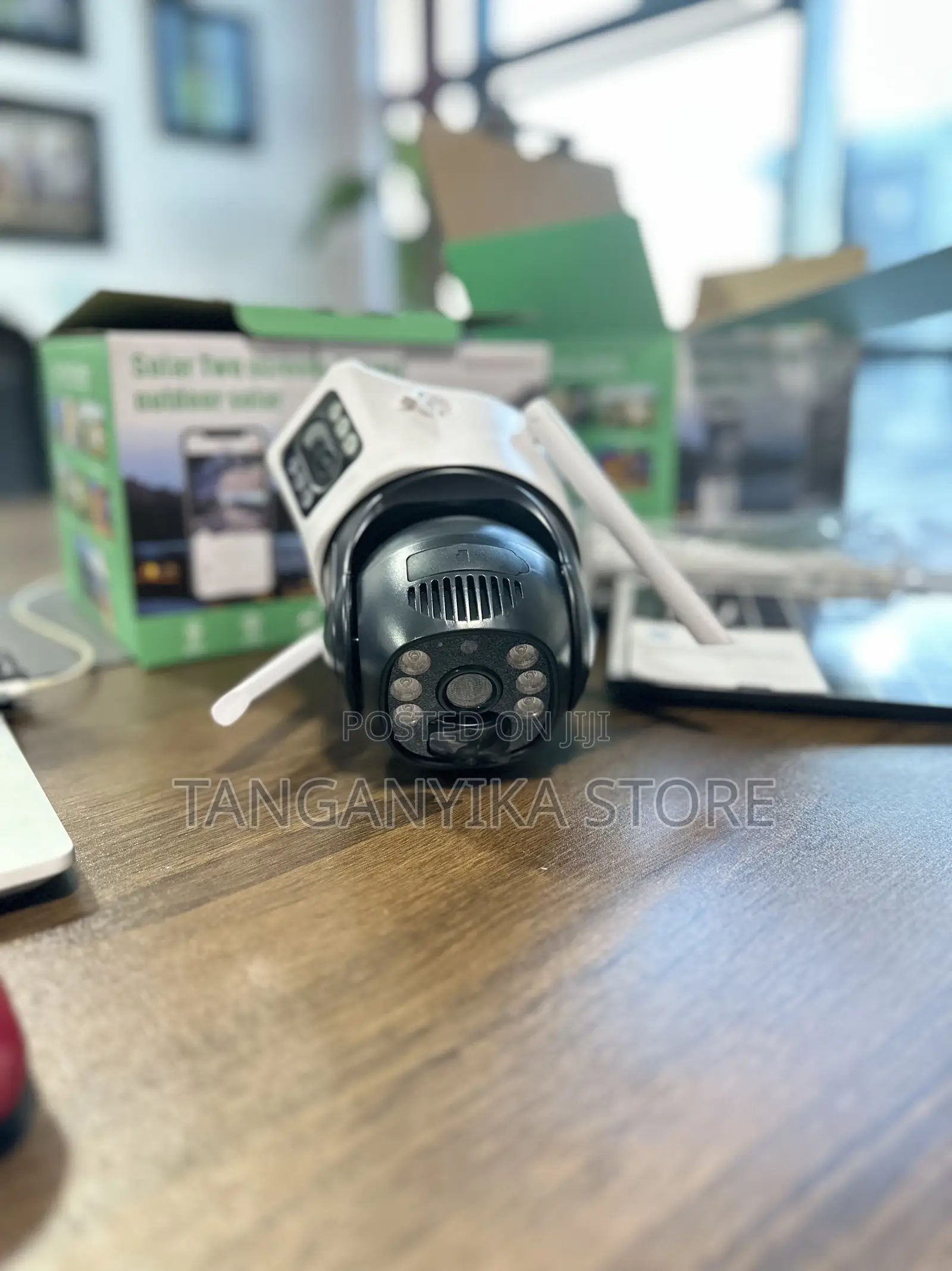 Solar Security Camera – Two Screens