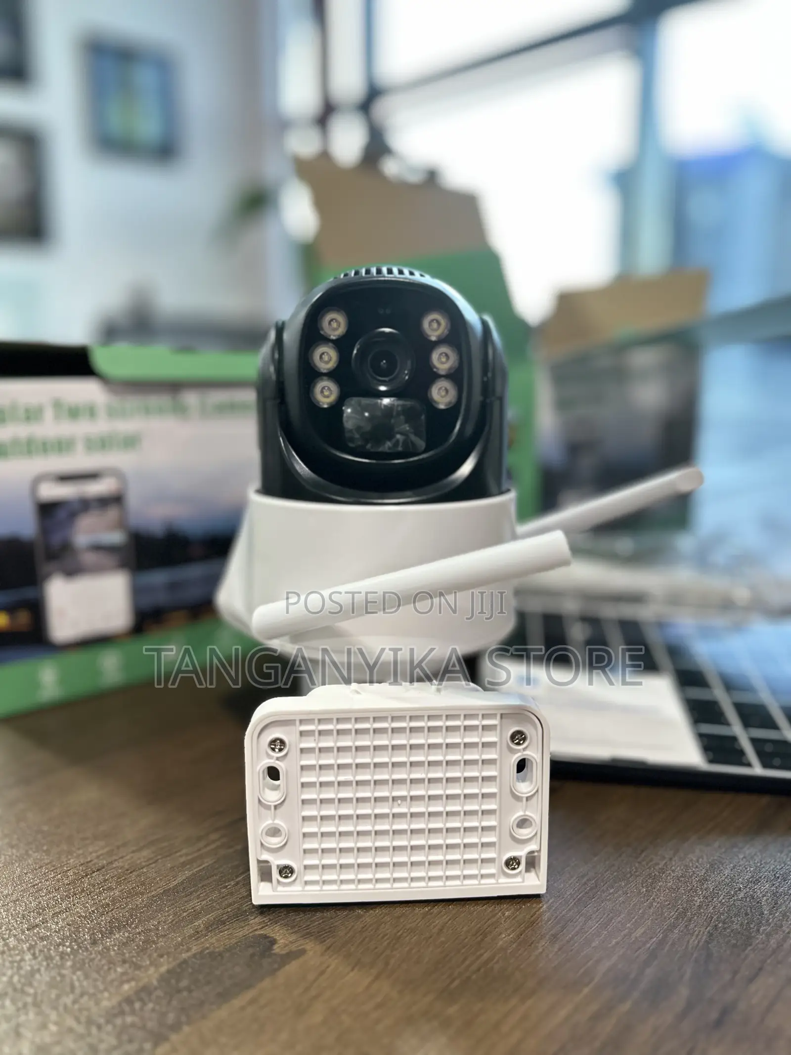 Solar Security Camera – Two Screens