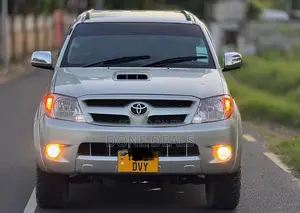 Toyota Hilux 2006 Silver