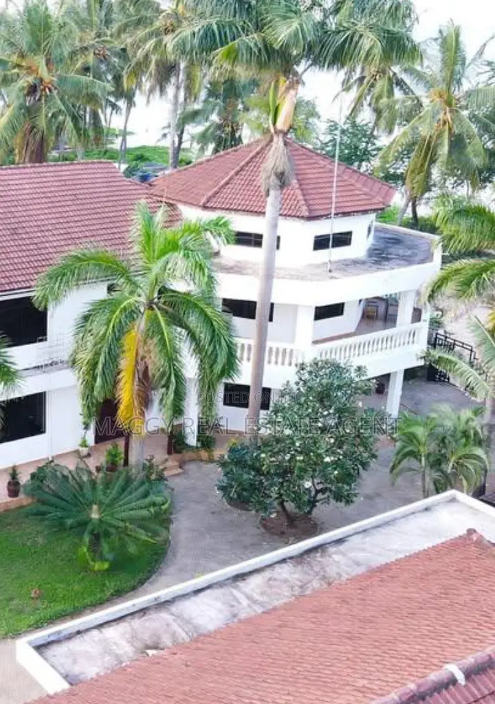 8bdrm Bungalow in Kidimbwi, Mbezi Beach for sale