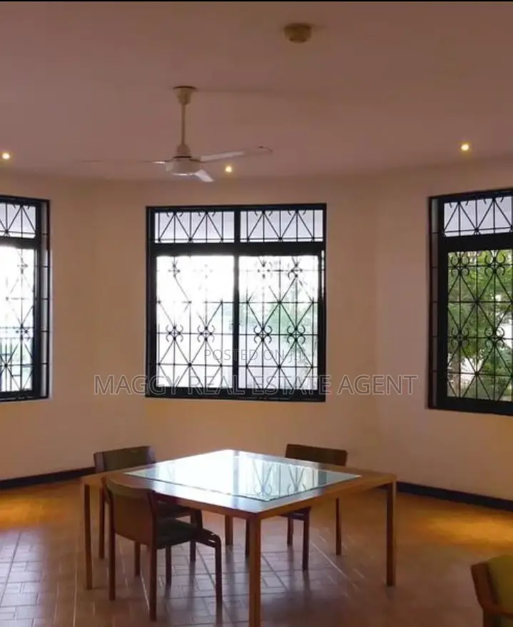 8bdrm Bungalow in Kidimbwi, Mbezi Beach for sale