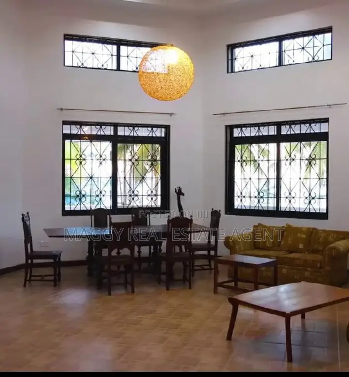 8bdrm Bungalow in Kidimbwi, Mbezi Beach for sale