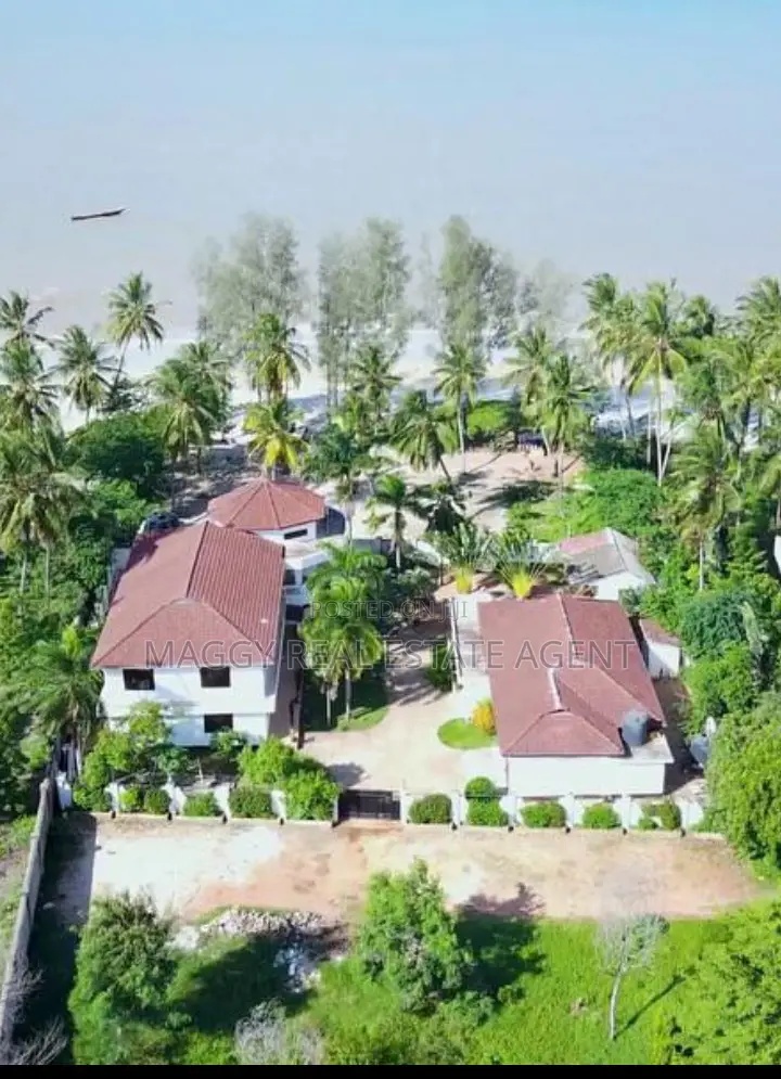 8bdrm Bungalow in Kidimbwi, Mbezi Beach for sale