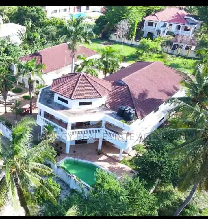 8bdrm Bungalow in Kidimbwi, Mbezi Beach for sale