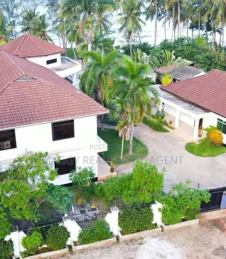 8bdrm Bungalow in Kidimbwi, Mbezi Beach for sale