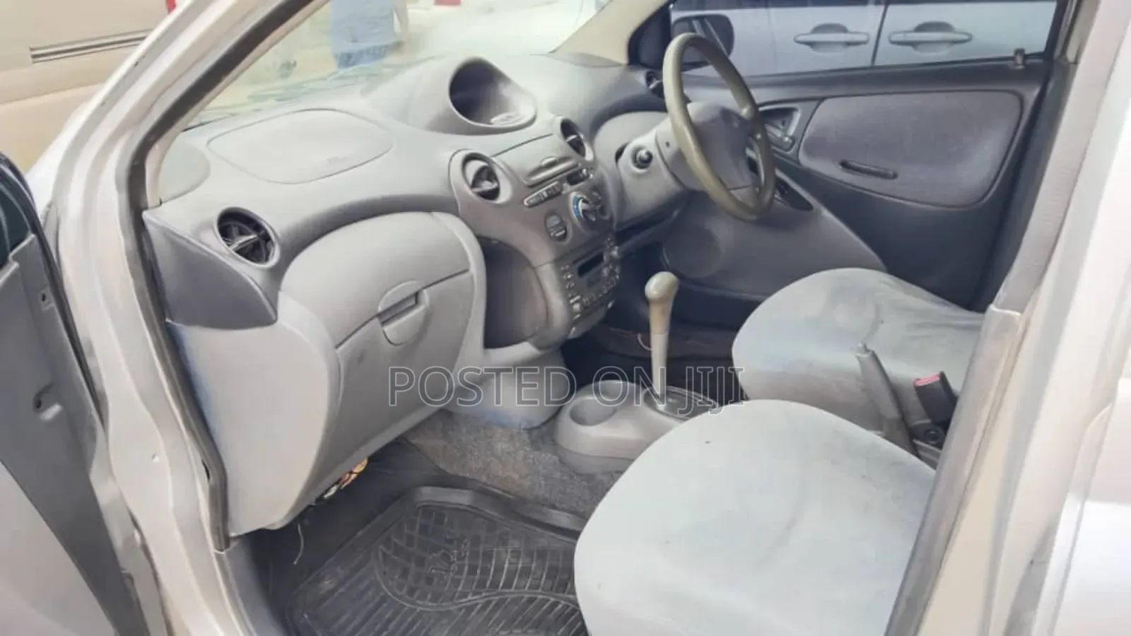 Toyota Vitz 2003 Silver