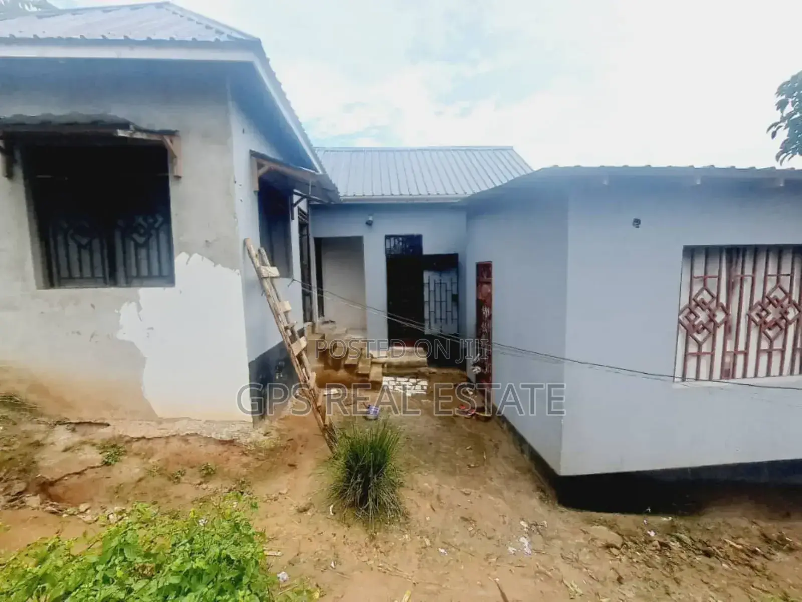 4bdrm Apartment in Mbezi Kwa Msuguri, Kinondoni for sale