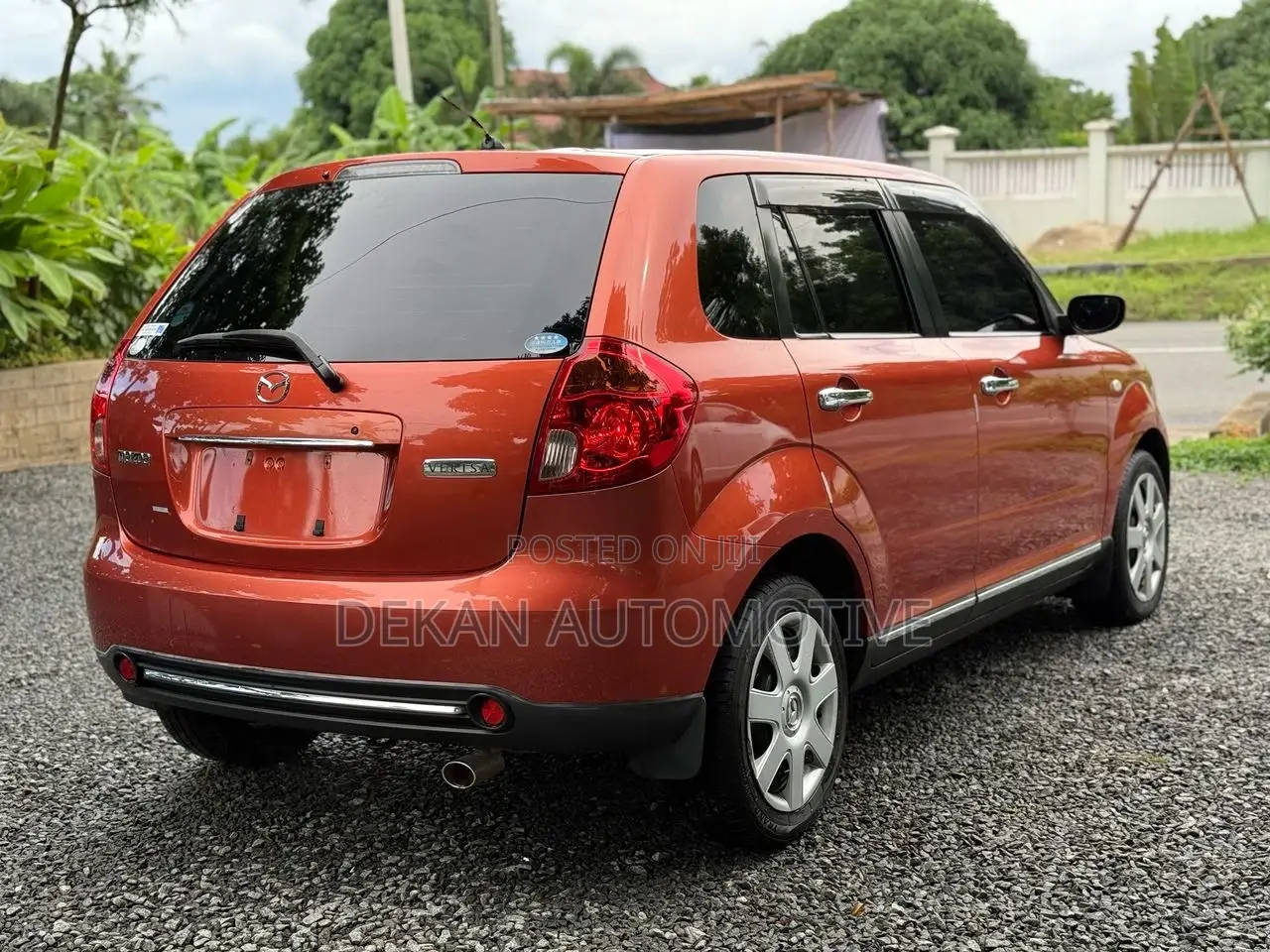 Mazda Verisa 2009 Orange
