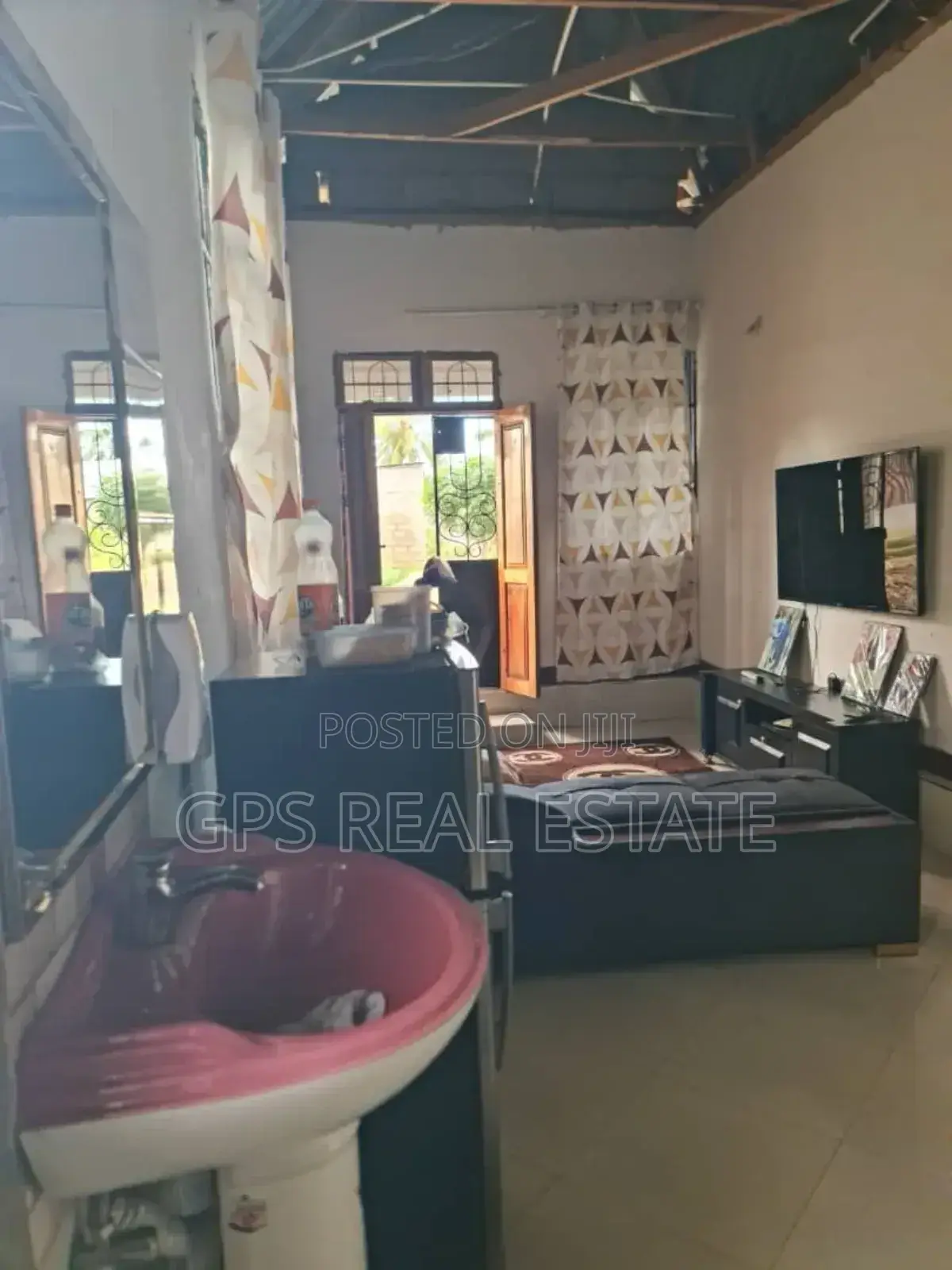 3bdrm House in Mbande Mipeko, Kinondoni for sale